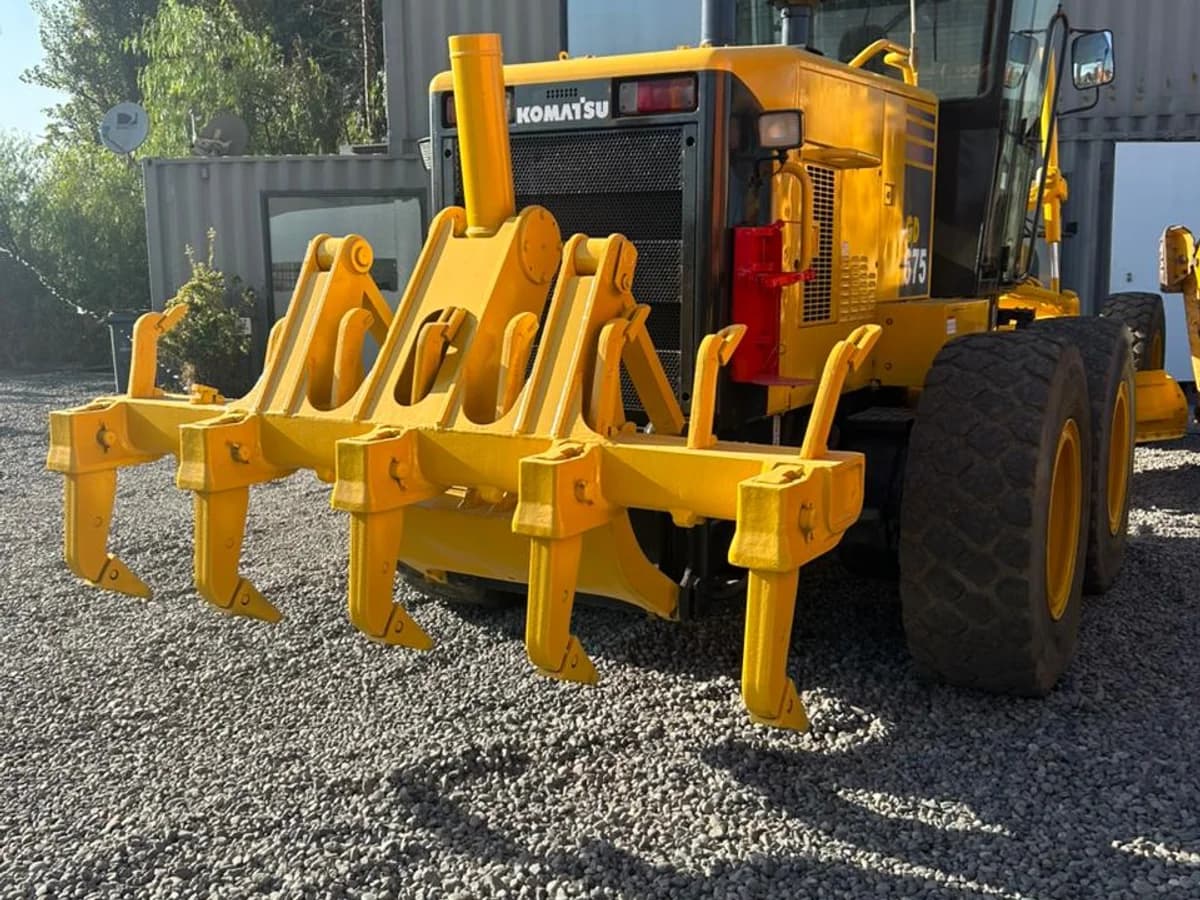 Motoniveladora Komatsu GD675 - 2011 - Imagen 4