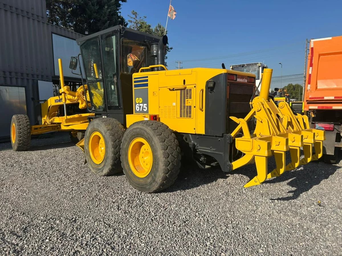 Motoniveladora Komatsu GD675 - 2011 - Imagen 5