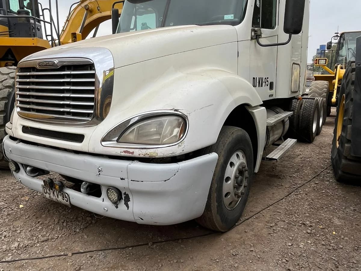 Tractocamion Freightliner Columbia 120 - 2012 - Imagen 1