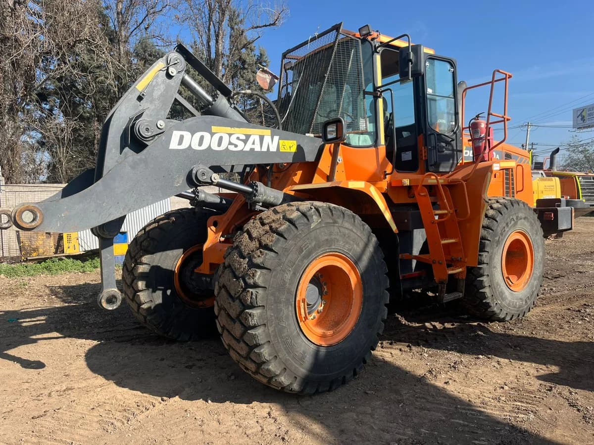 Cargador Frontal Doosan DL300A - Imagen 2