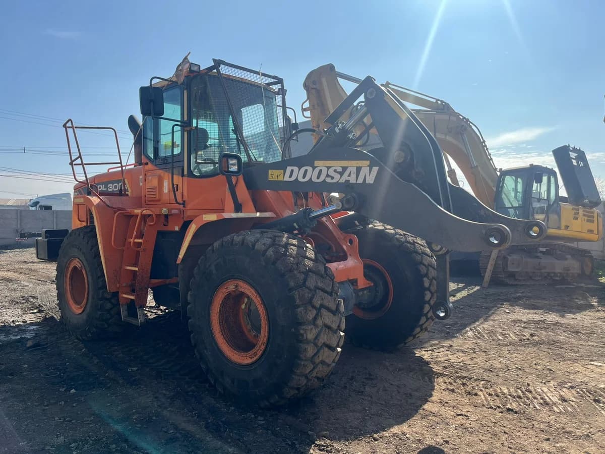 Cargador Frontal Doosan DL300A - Imagen 5