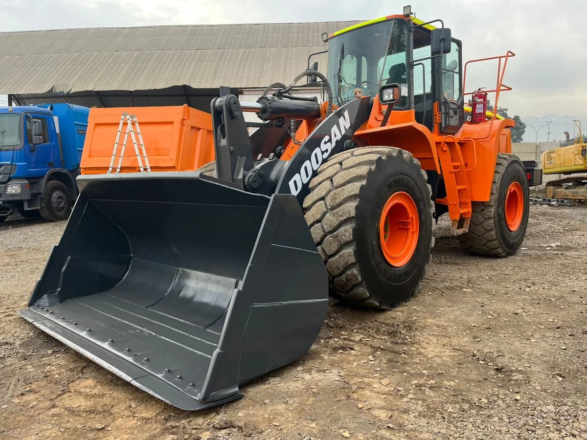 Cargador Frontal Doosan DL420A - Imagen 6