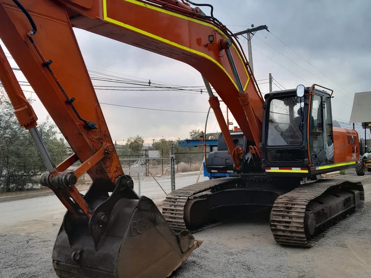 Excavadora Hitachi 350Lc Año 2011 - Imagen 4