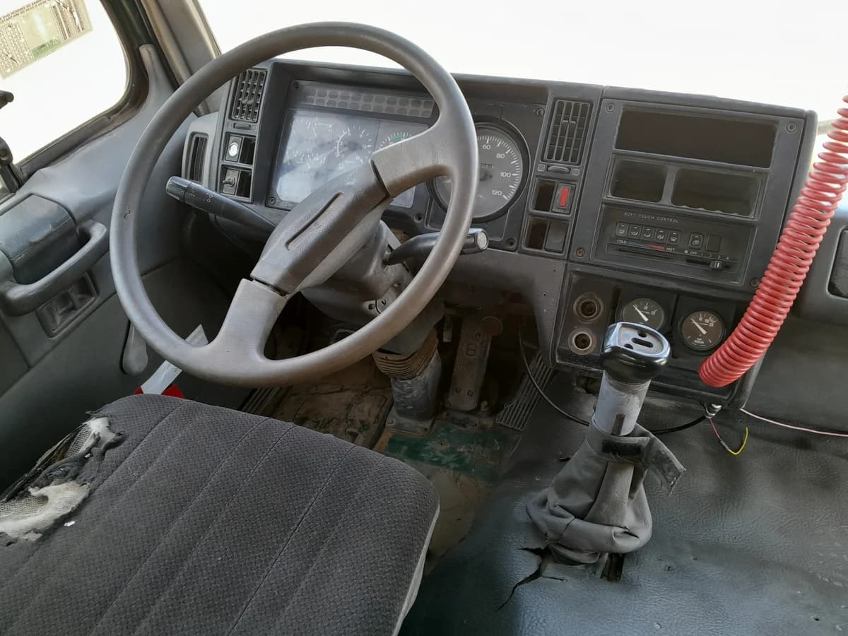 Camión Aljibe Nissan CWB-450 HDLA Año 1996 - Imagen 8