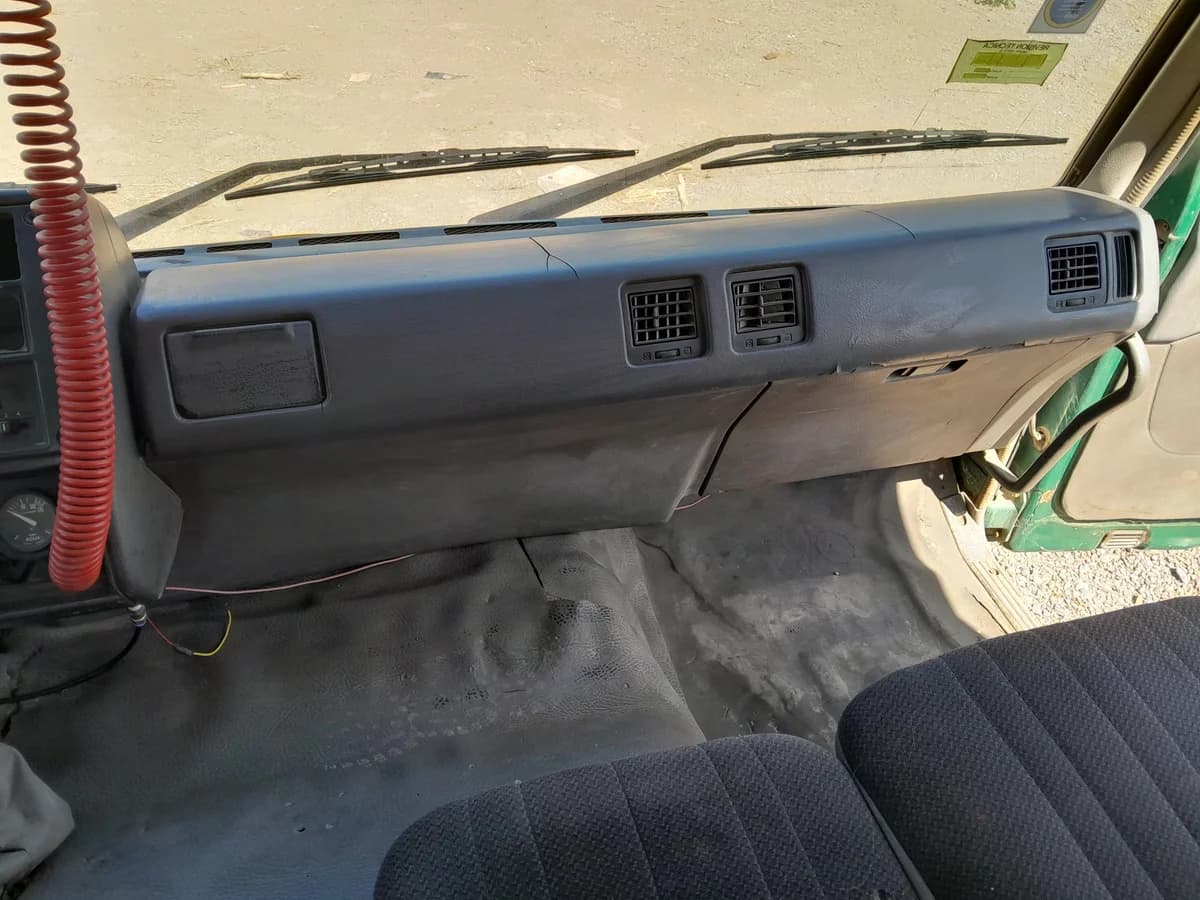 Camión Aljibe Nissan CWB-450 HDLA Año 1996 - Imagen 9