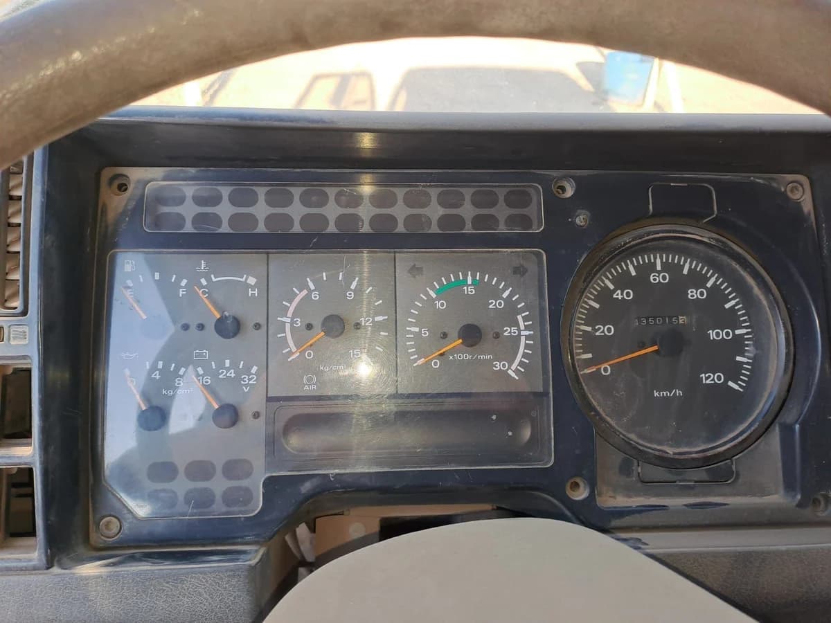 Camión Aljibe Nissan CWB-450 HDLA Año 1996 - Imagen 15