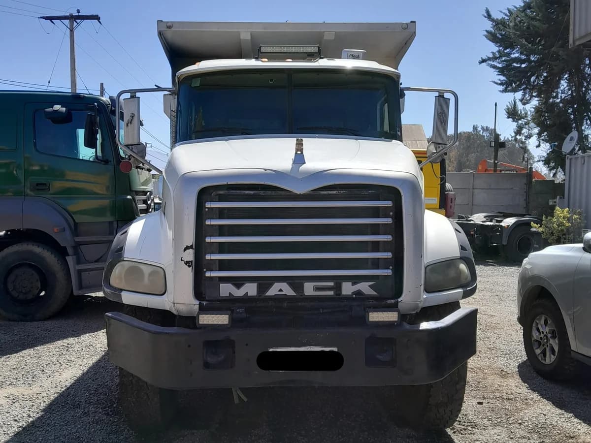 Camión Tolva Mack Gu 813 Año 2011 - Imagen 2
