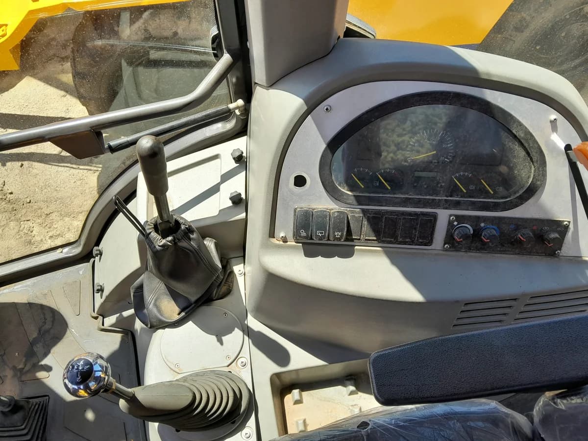 Retroexcavadora SYNBON SY747 Año 2023 - Imagen 10