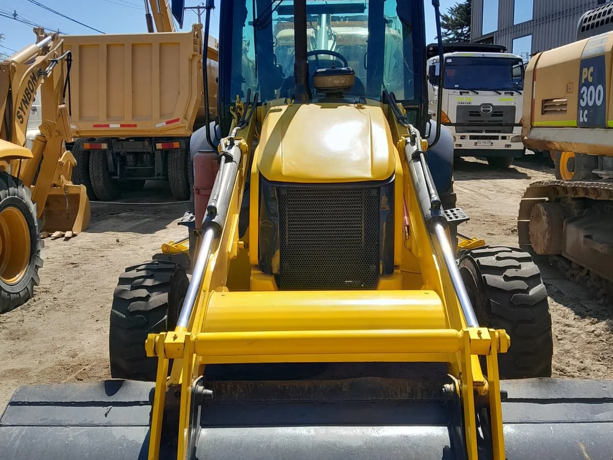New Holland B90 B 4X4 Año 2014 - Imagen 2