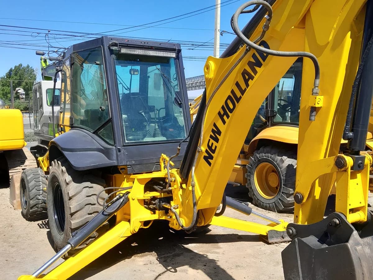 New Holland B90 B 4X4 Año 2014 - Imagen 6