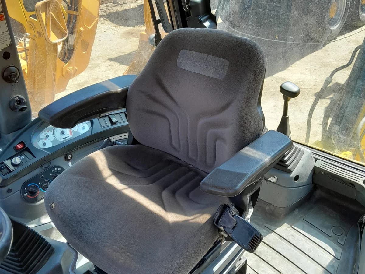 New Holland B90 B 4X4 Año 2014 - Imagen 9