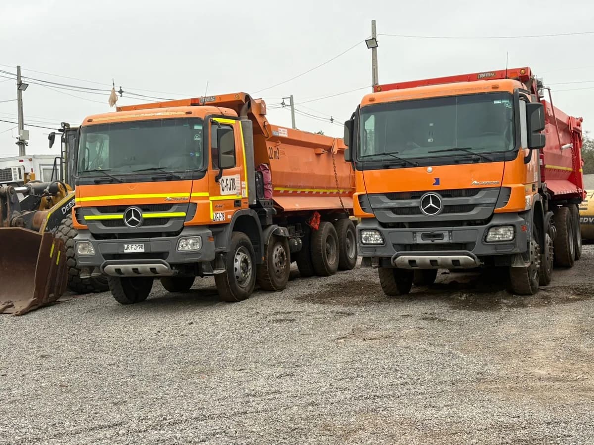 Camion Tolva Mercedes-Benz Actros 4.144 - 2020 - Imagen 3