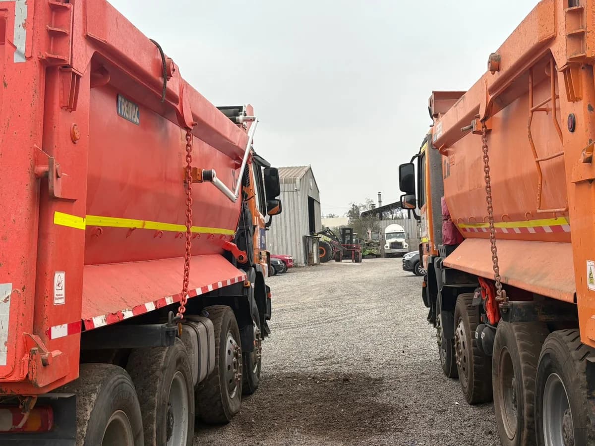 Camion Tolva Mercedes-Benz Actros 4.144 - 2020 - Imagen 4
