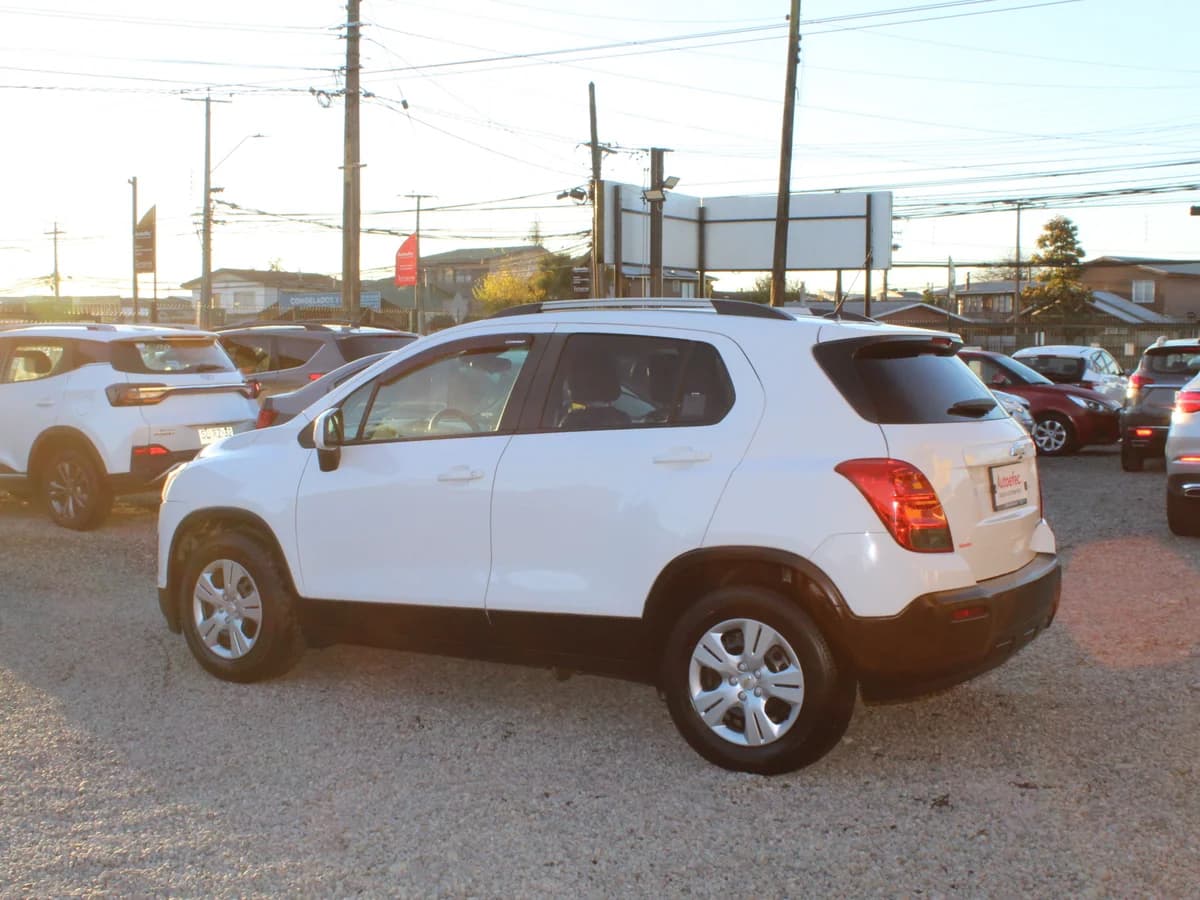 CHEVROLET TRACKER LS 2015 - Imagen 9