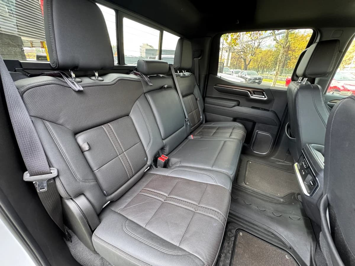 Chevrolet Silverado High Country 2024 - Imagen 14