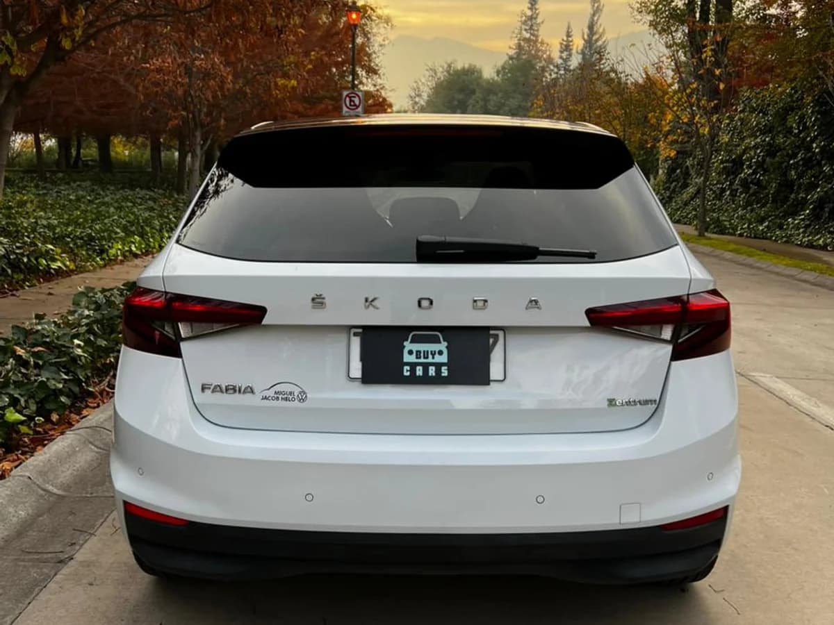 SKODA NEW FABIA 1.0L TSI AT DSG STYLE AÑO 2024 - Imagen 9