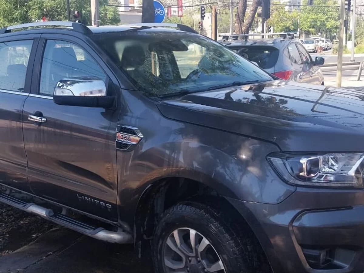 FORD RANGER LIMITED 4X4 DIESEL AUTOMATICA CUERO TOP DE LINEA OPORTUNIDAD - Imagen 5