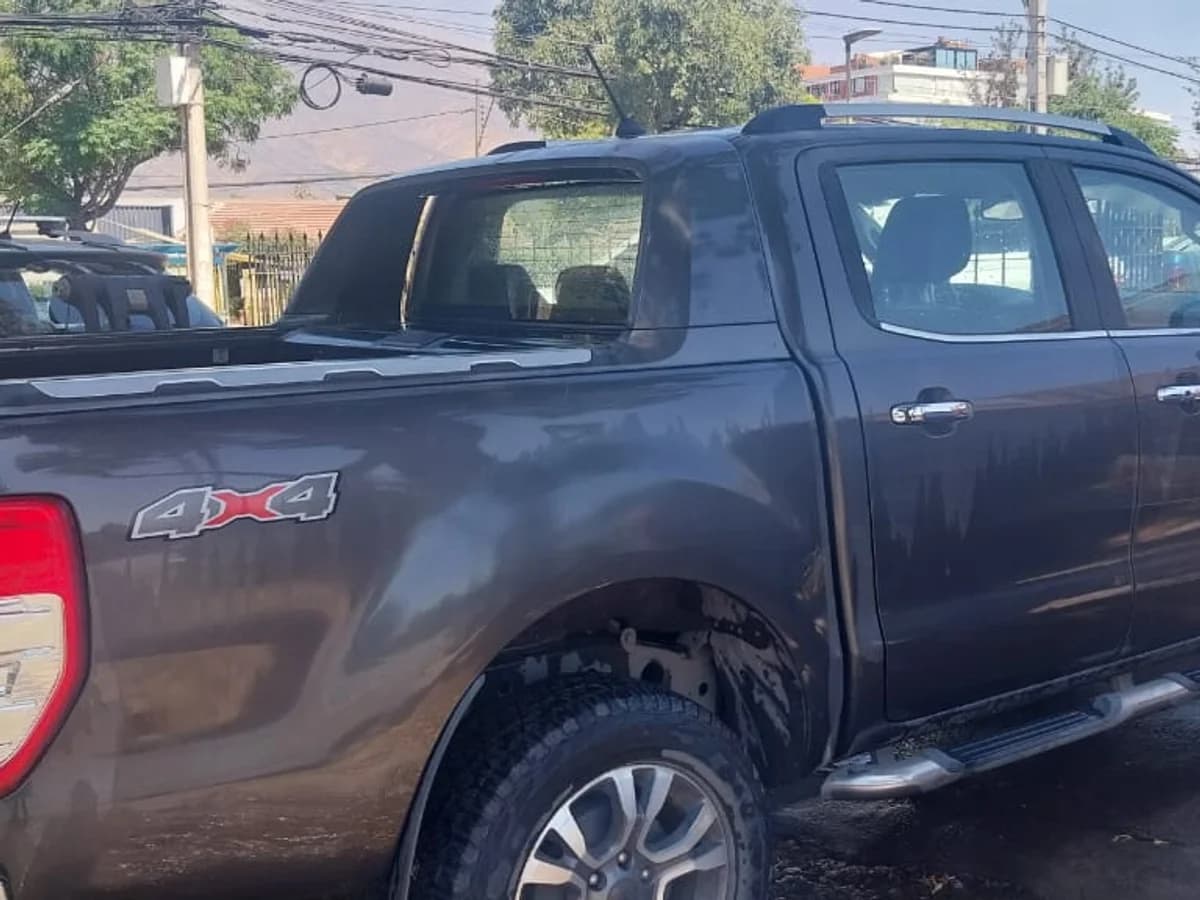 FORD RANGER LIMITED 4X4 DIESEL AUTOMATICA CUERO TOP DE LINEA OPORTUNIDAD - Imagen 8