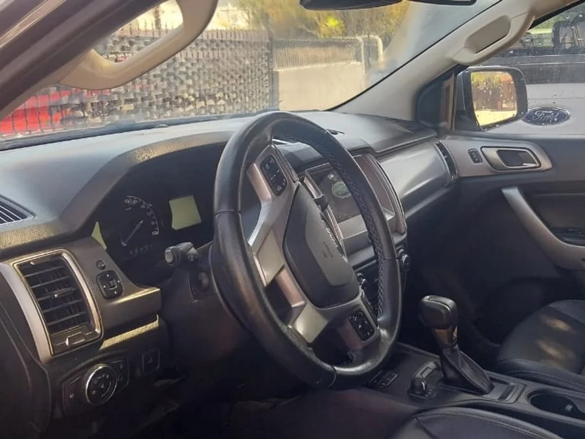FORD RANGER LIMITED 4X4 DIESEL AUTOMATICA CUERO TOP DE LINEA OPORTUNIDAD - Imagen 9