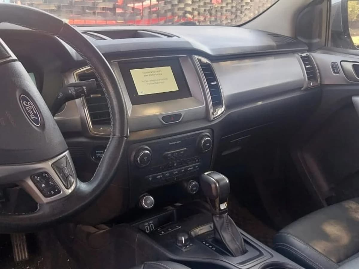 FORD RANGER LIMITED 4X4 DIESEL AUTOMATICA CUERO TOP DE LINEA OPORTUNIDAD - Imagen 12