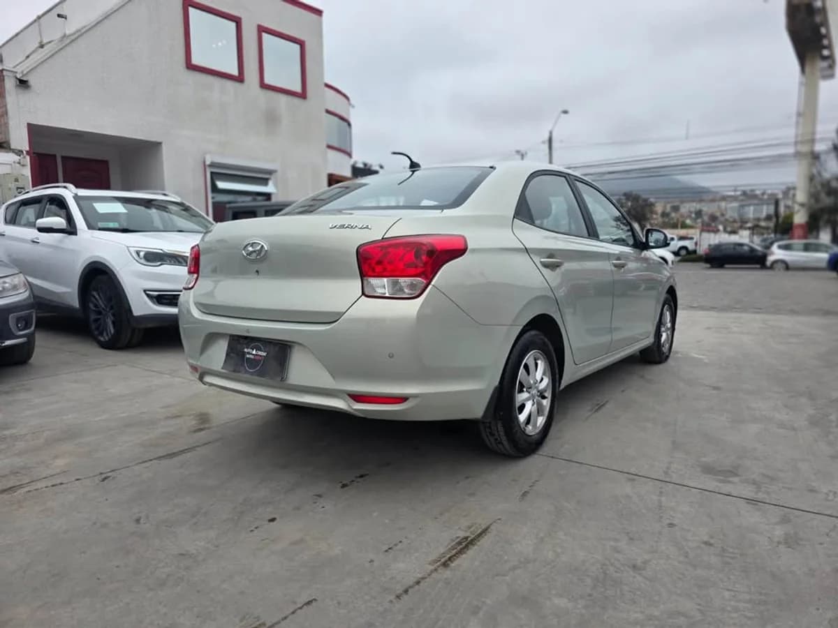 HYUNDAI VERNA CB - 2022 - Imagen 8