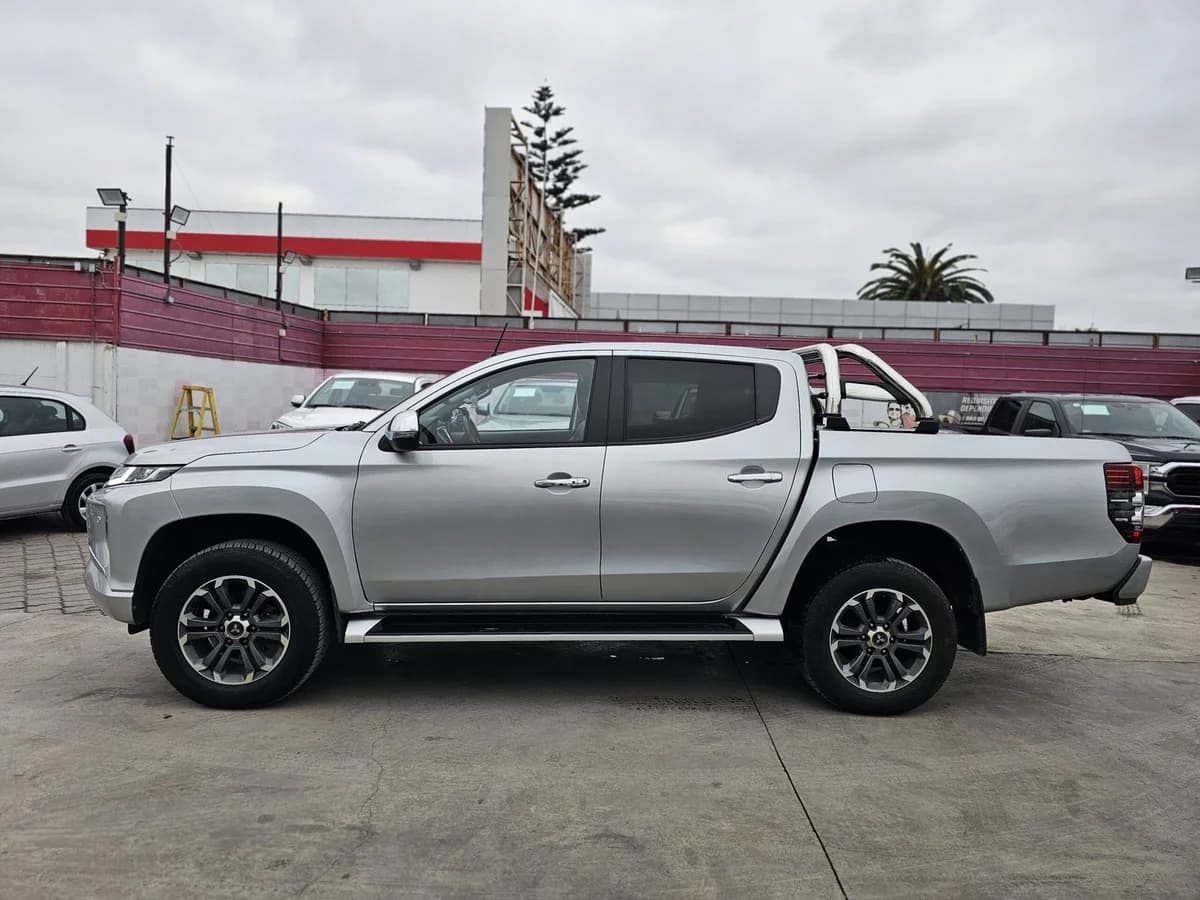 MITSUBISHI L200 DAKAR 4X4 - 2022 - Imagen 2