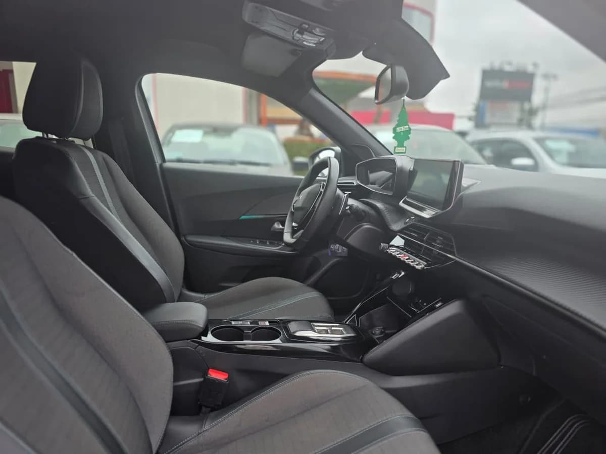 PEUGEOT 2008 BLUE HDI 130 - 2023 - Imagen 3
