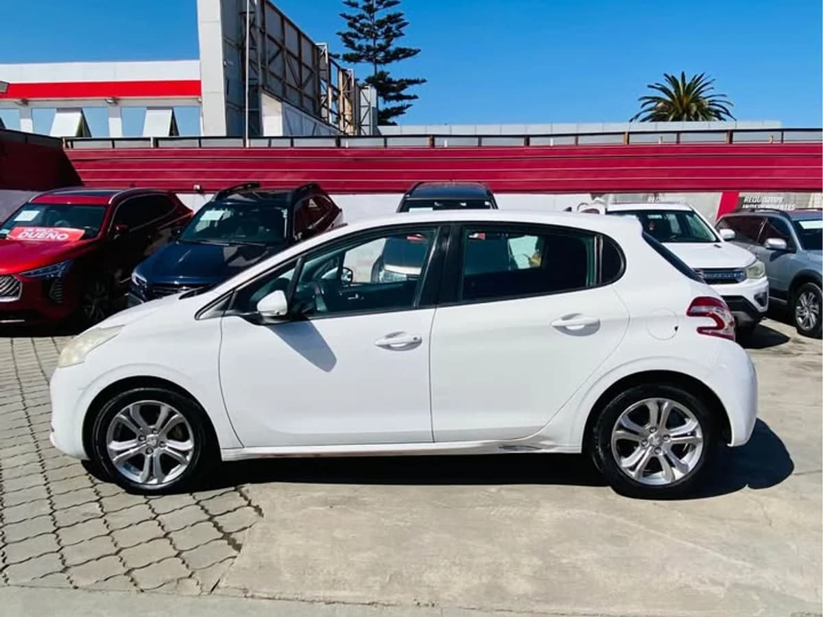 PEUGEOT 208 ACTIVE - 2015 - Imagen 11