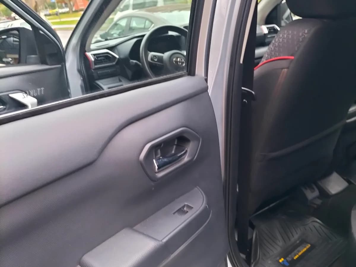 TOYOTA RAIZE CVT 1.2 AUT E 2025 - Imagen 15