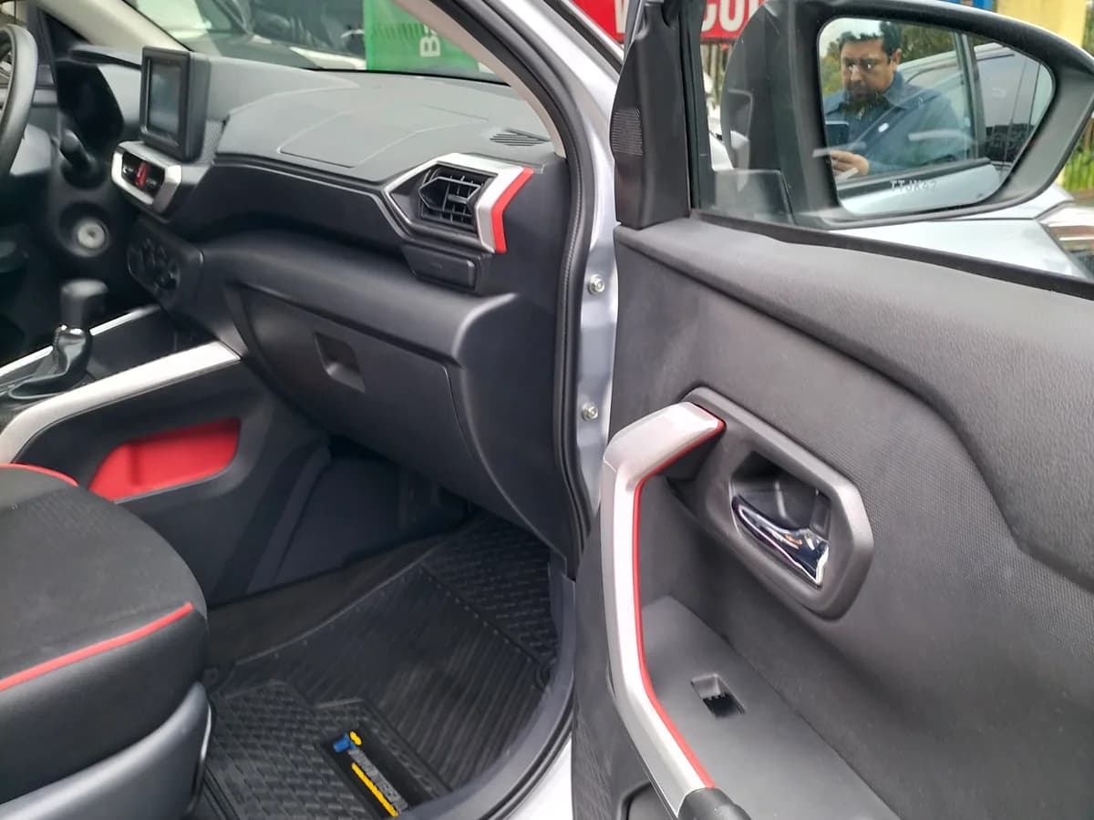 TOYOTA RAIZE CVT 1.2 AUT E 2025 - Imagen 18