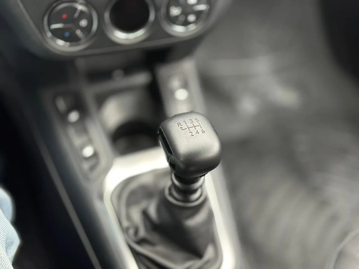CITROEN C ELYSEE HDI 1.6 FEEL PACK HDI DIESEL 4X2 100 BVM MT 4P 2025 - Imagen 12
