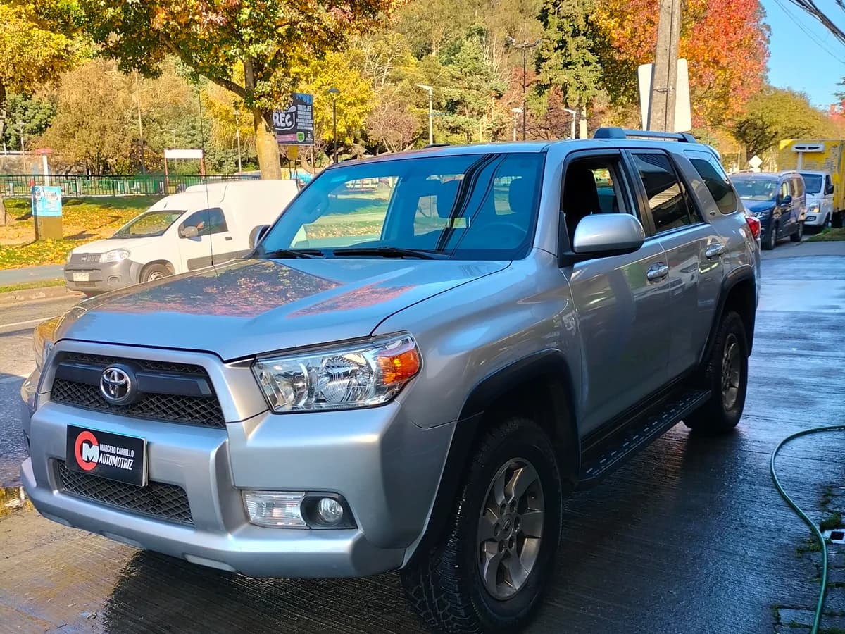TOYOTA 4 RUNNER 4.0 AUT 1 2012 - Imagen 2