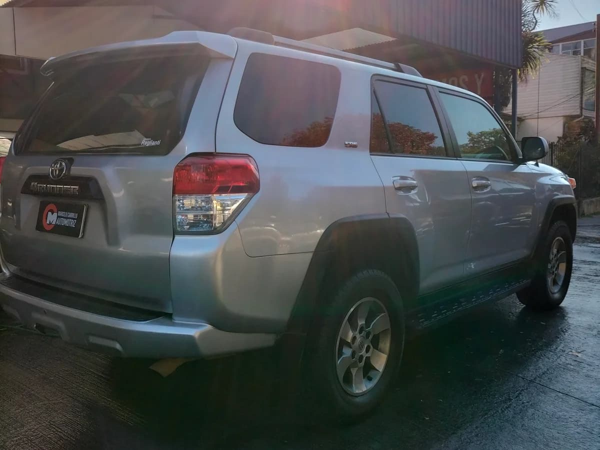 TOYOTA 4 RUNNER 4.0 AUT 1 2012 - Imagen 4