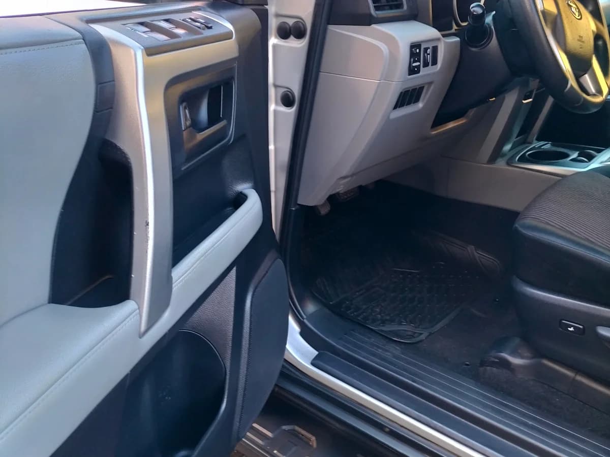 TOYOTA 4 RUNNER 4.0 AUT 1 2012 - Imagen 6