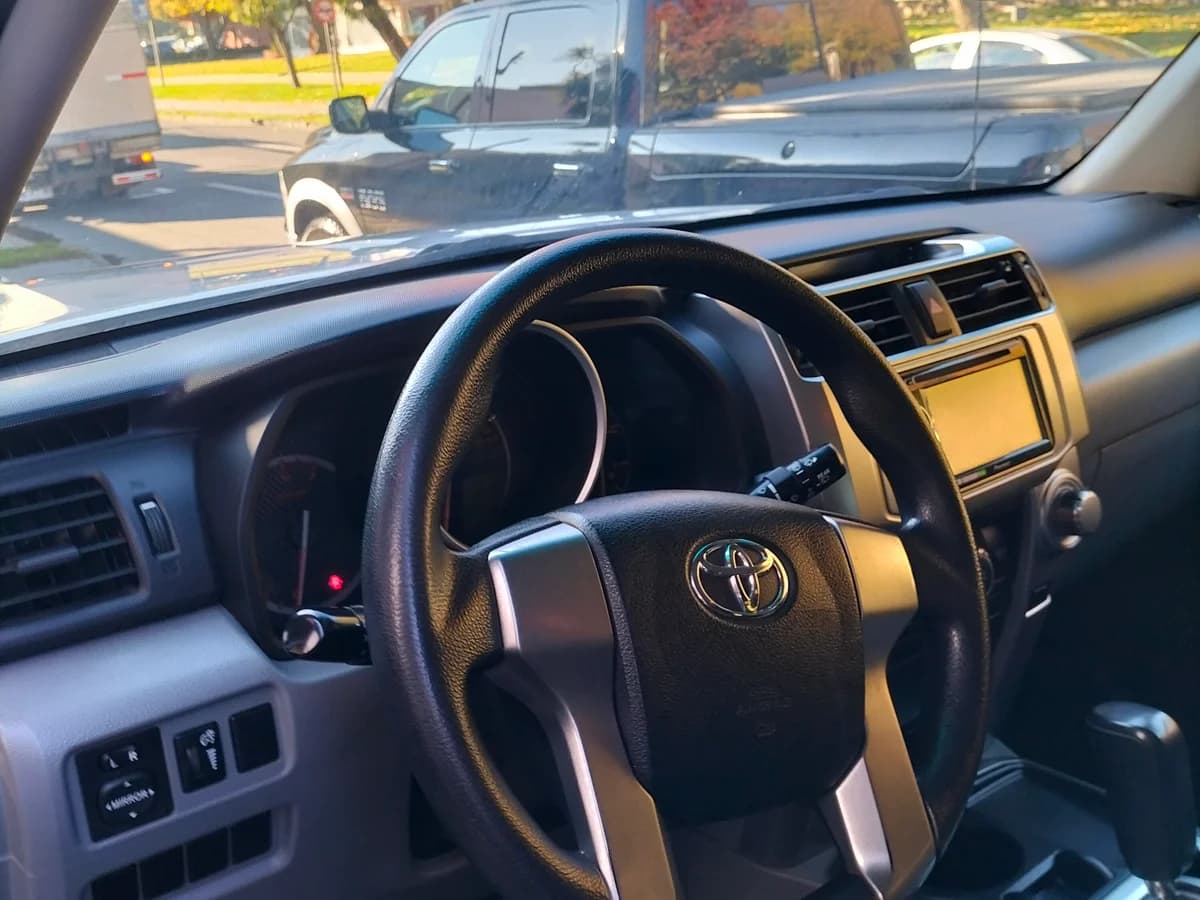 TOYOTA 4 RUNNER 4.0 AUT 1 2012 - Imagen 8
