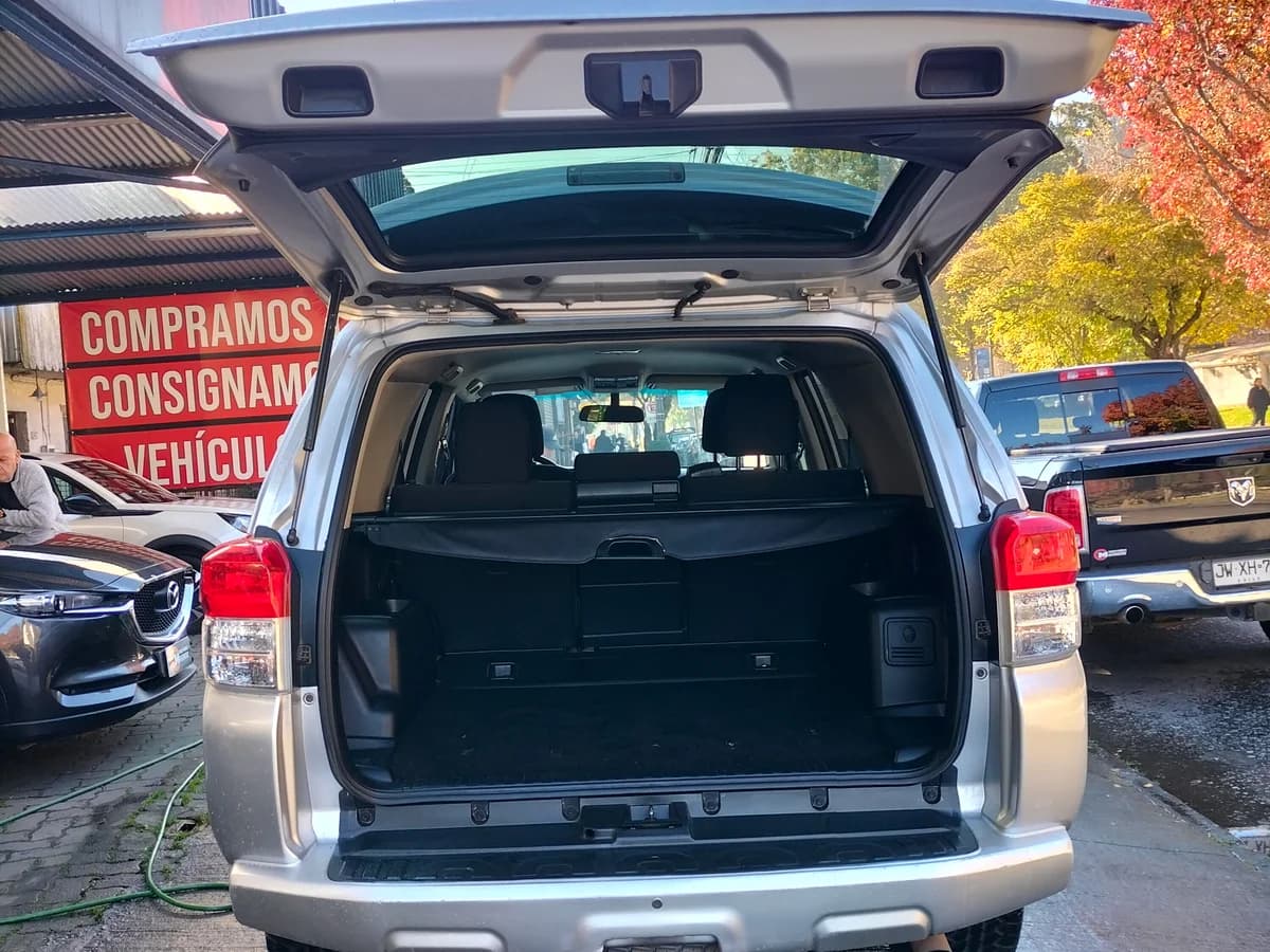 TOYOTA 4 RUNNER 4.0 AUT 1 2012 - Imagen 12