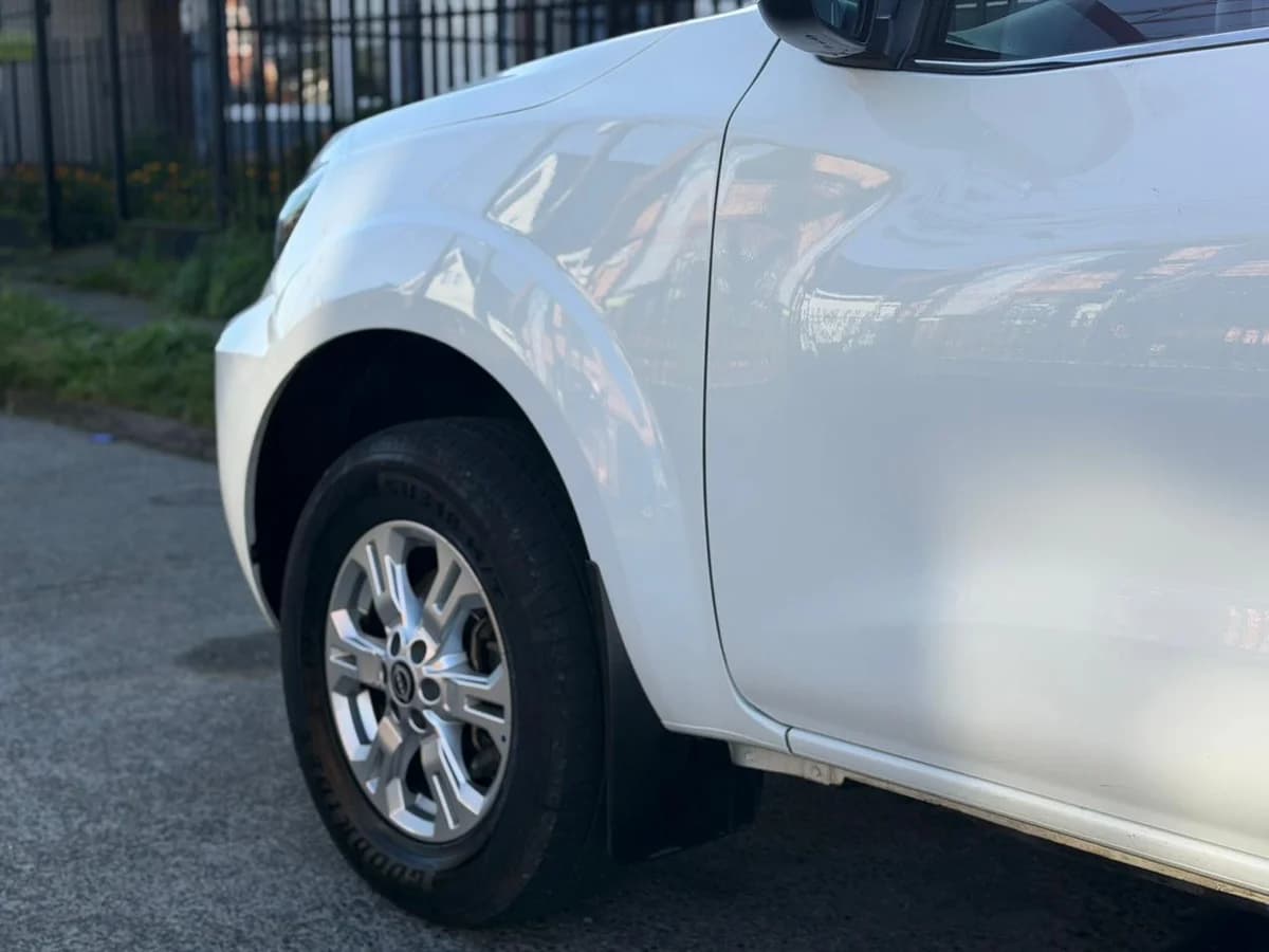NISSAN NAVARA D CAB 2.3 4X2 MT 2024 - Imagen 7