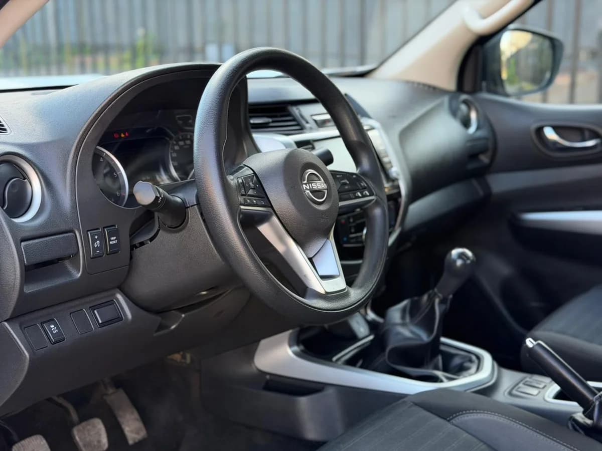 NISSAN NAVARA D CAB 2.3 4X2 MT 2024 - Imagen 8