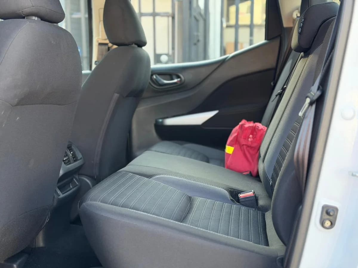 NISSAN NAVARA D CAB 2.3 4X2 MT 2024 - Imagen 10