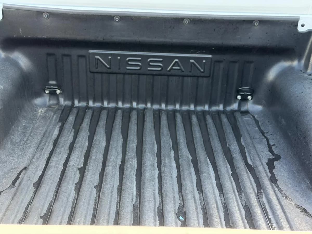 NISSAN NAVARA D CAB 2.3 4X2 MT 2024 - Imagen 14