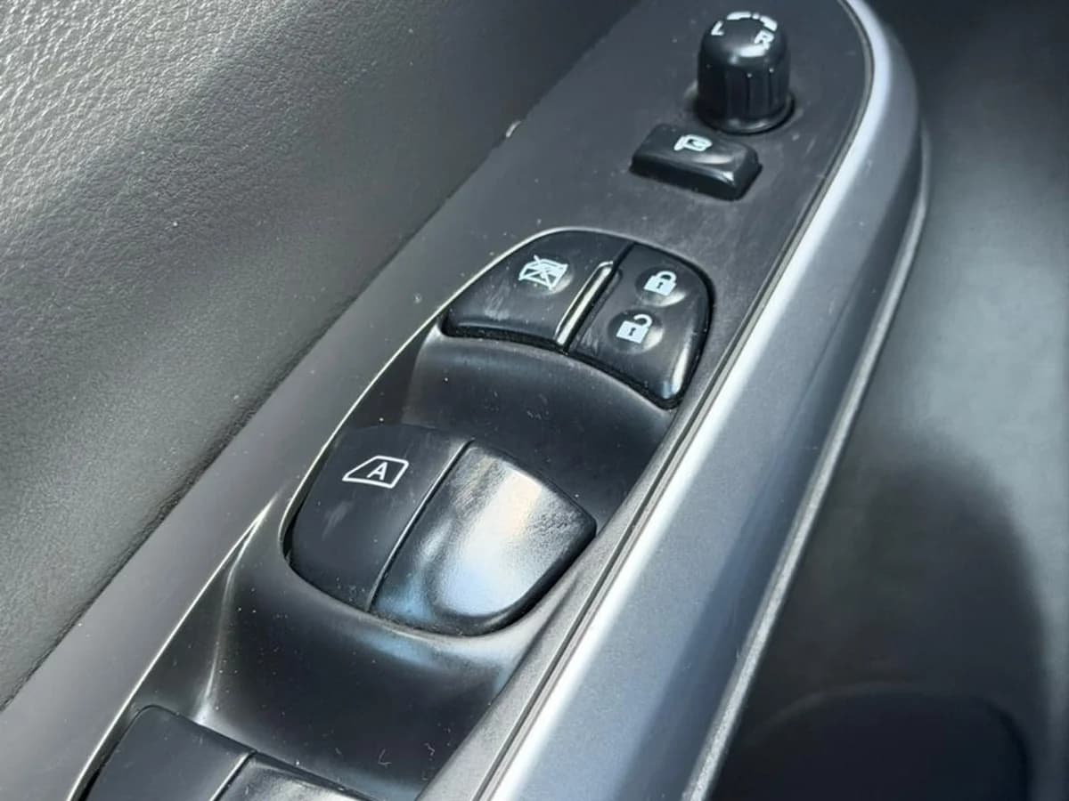NISSAN NAVARA D CAB 2.3 4X2 MT 2024 - Imagen 15