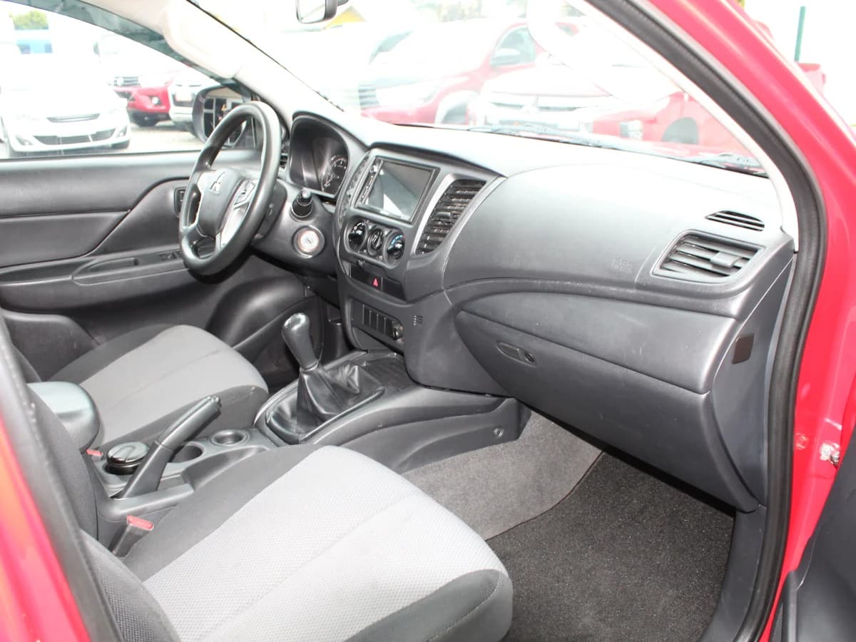 MITSUBISHI L200 KATANA CR 2.5 CR 2023 - Imagen 5
