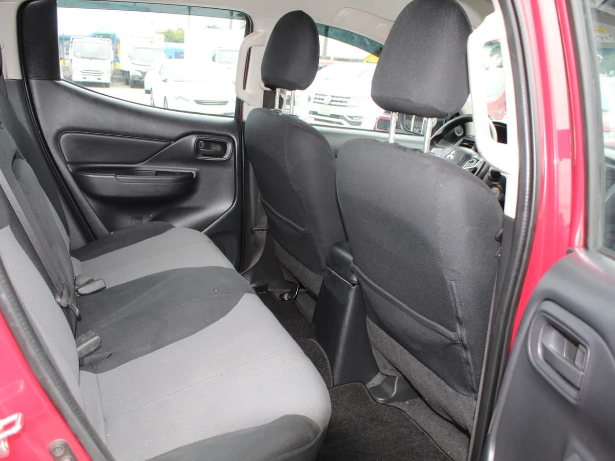 MITSUBISHI L200 KATANA CR 2.5 CR 2023 - Imagen 6