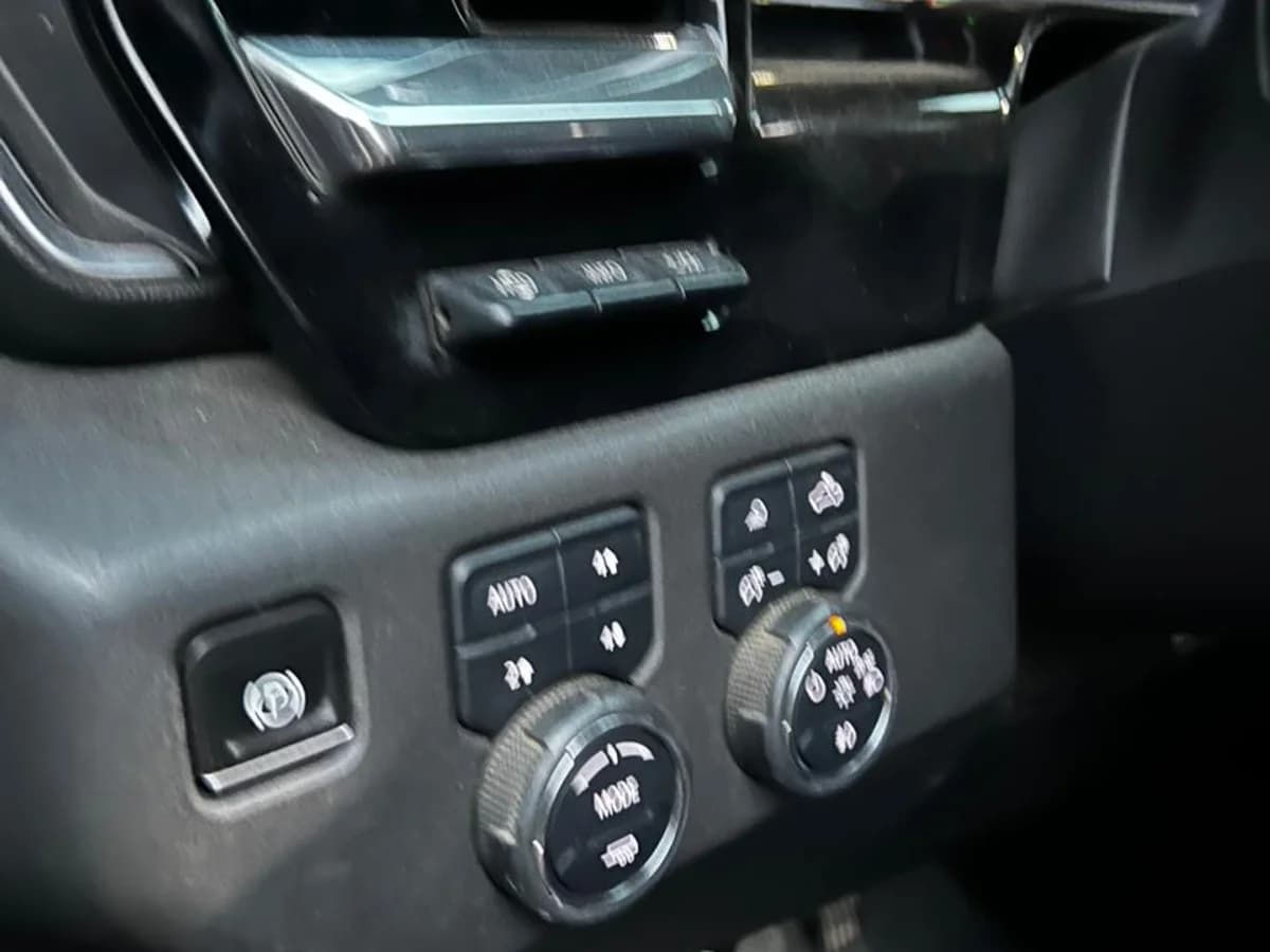 CHEVROLET SILVERADO 4X4 3.0L AUT HIGH COUNTRY DIESEL 2023 - Imagen 17