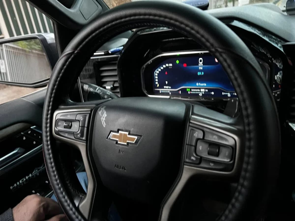 CHEVROLET SILVERADO 4X4 3.0L AUT HIGH COUNTRY DIESEL 2023 - Imagen 24