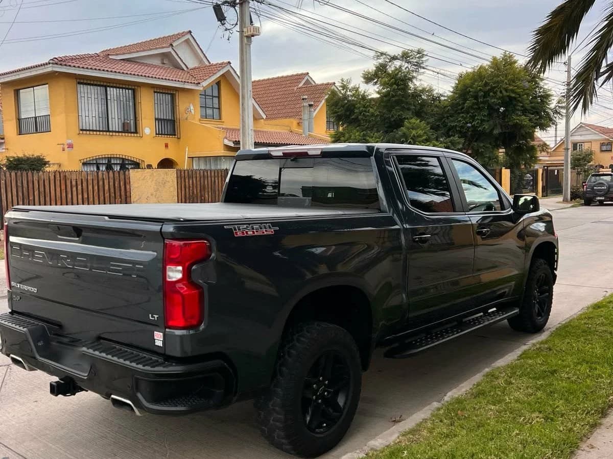 CHEVROLET SILVERADO 5.3 2021 - Imagen 2