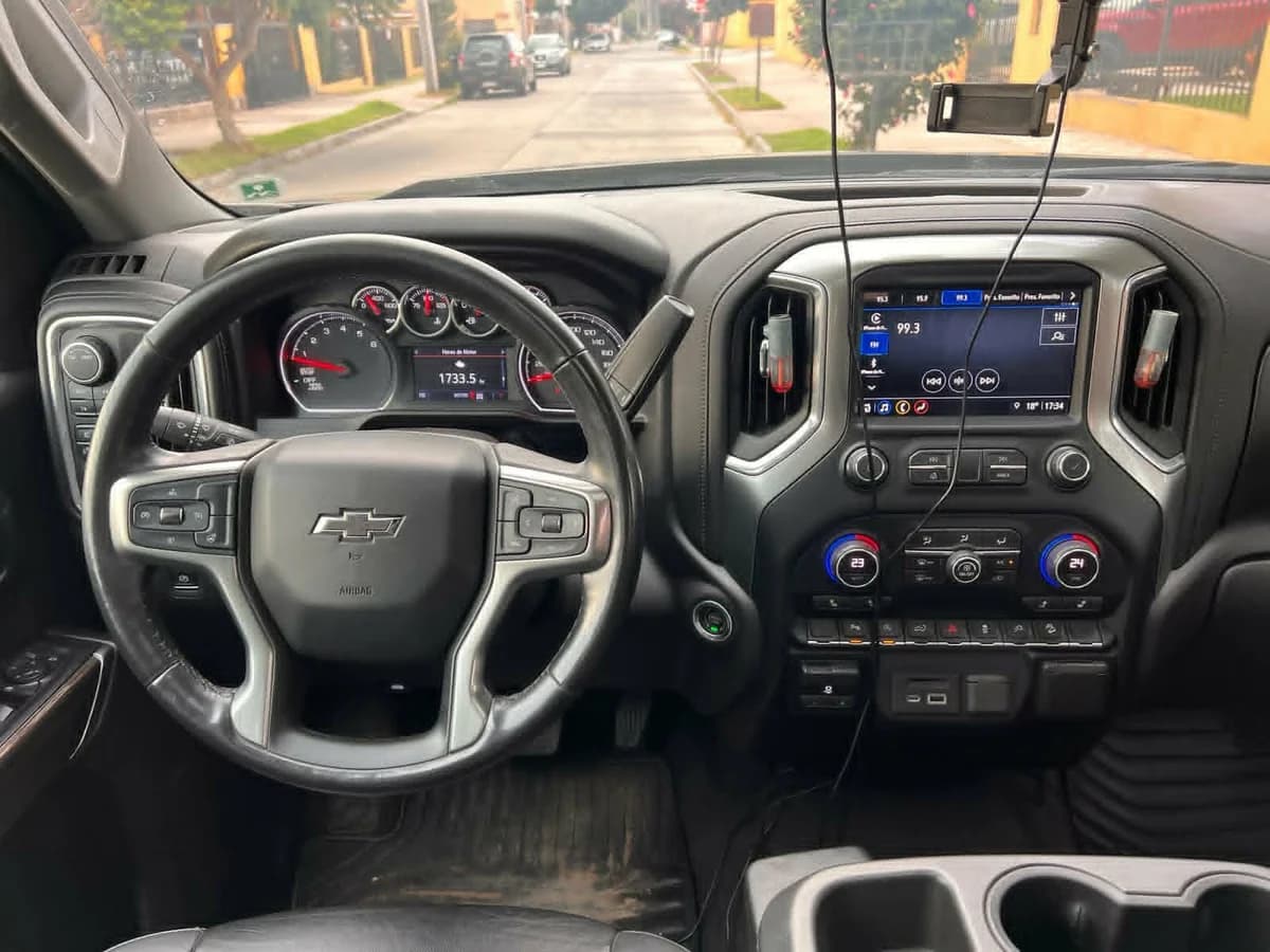 CHEVROLET SILVERADO 5.3 2021 - Imagen 5