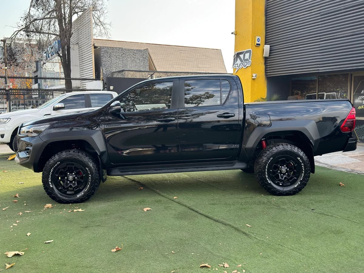 TOYOTA HILUX GR 2.8 GR 2025 - Imagen 4