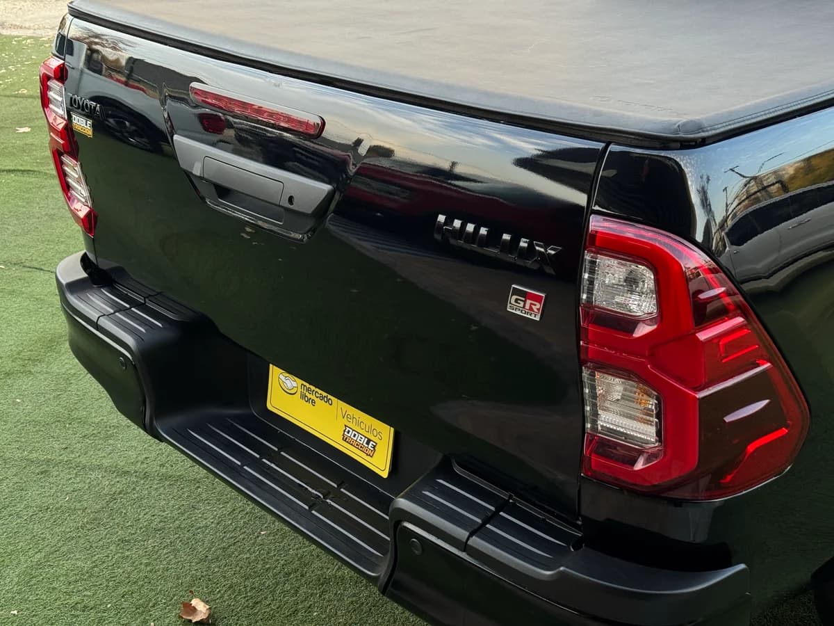 TOYOTA HILUX GR 2.8 GR 2025 - Imagen 11
