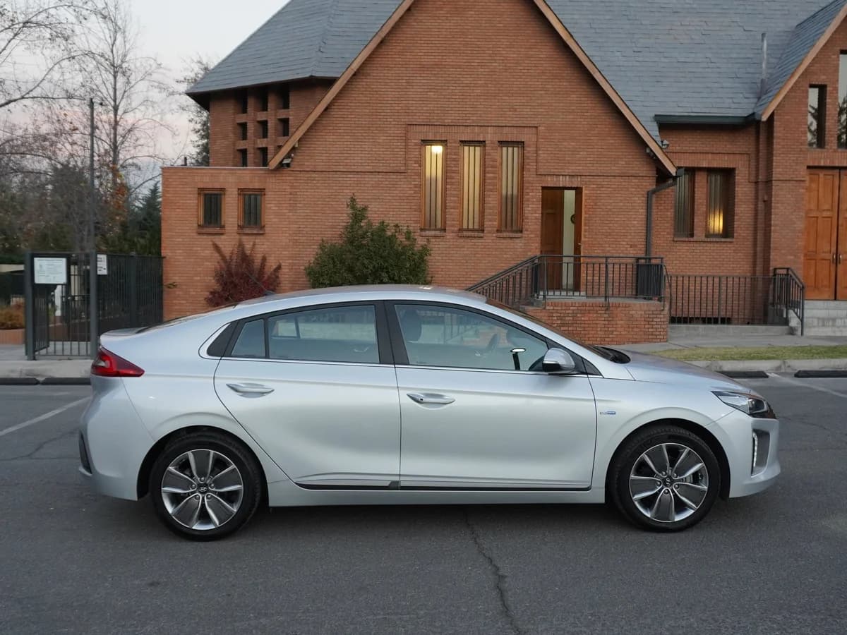 HYUNDAI IONIQ 1.6 GDI HÍBRIDO AE 2020 - Imagen 4